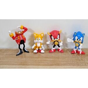 Lot Of 4 Sonic The Hedgehog Figurines aprox.  4 Inches tall SEGA